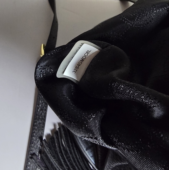 ⭐️Michael Kors Black Leather Tassle Crossbody with Dust Bag - Picture 15 of 16